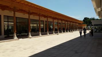 Chiseled columns on Alayskii marketplace.